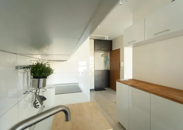 Warsaw Apartment وارسو